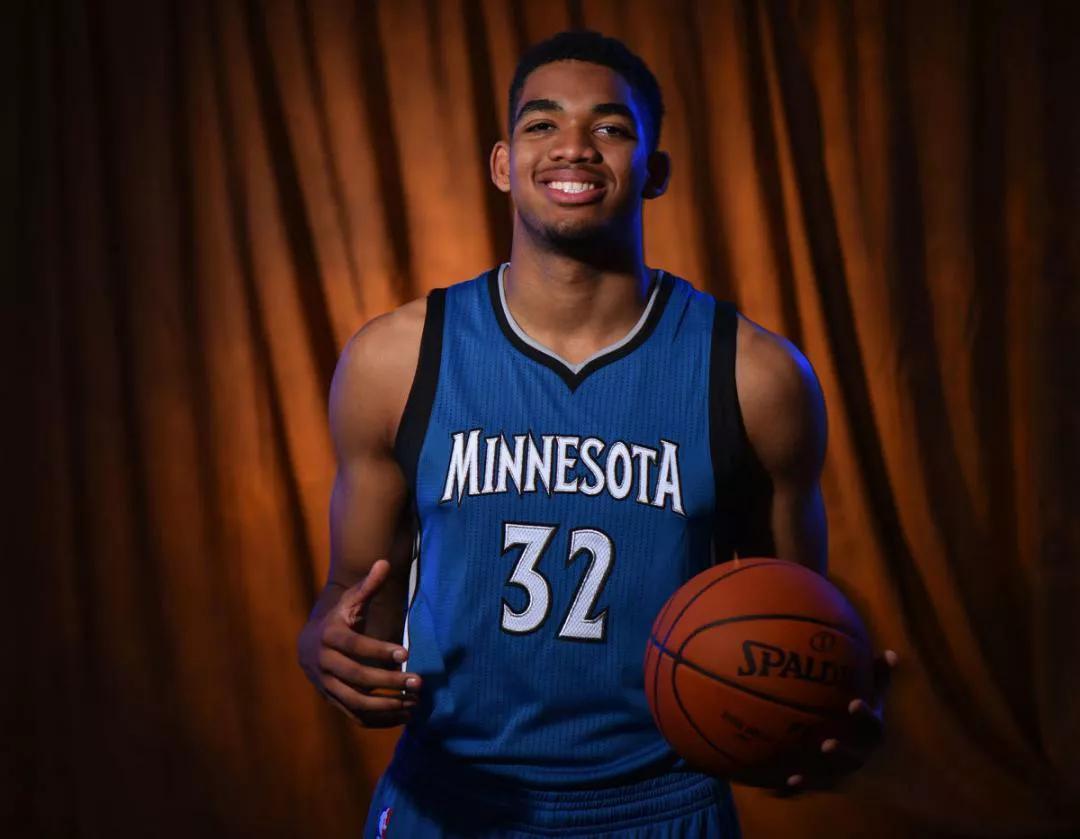 在这个背景 在这个背景